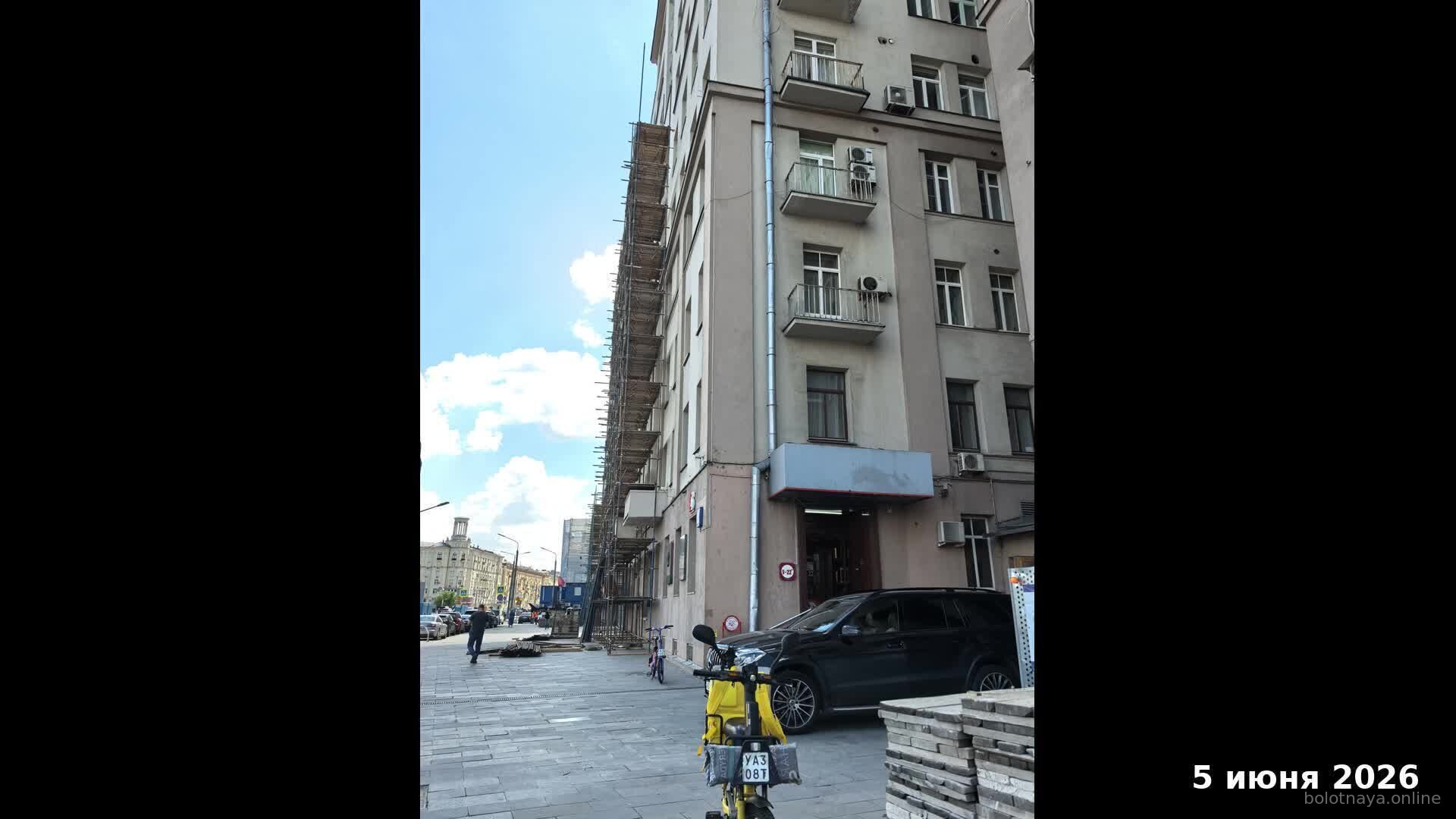 June–August timelapse. 16 street stills, 24 seconds.