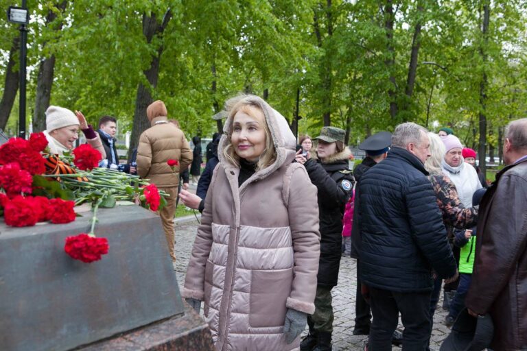 Жители Хамовников встретили День Победы в сквере Девичьего поля