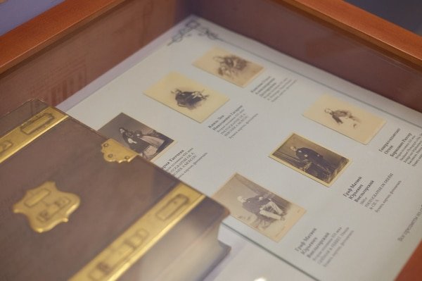 Выставку «Тайны старого альбома» открыли в музее Тропинина