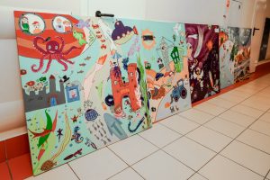 Хирургический стационар Морозовской больницы украсили яркими панно