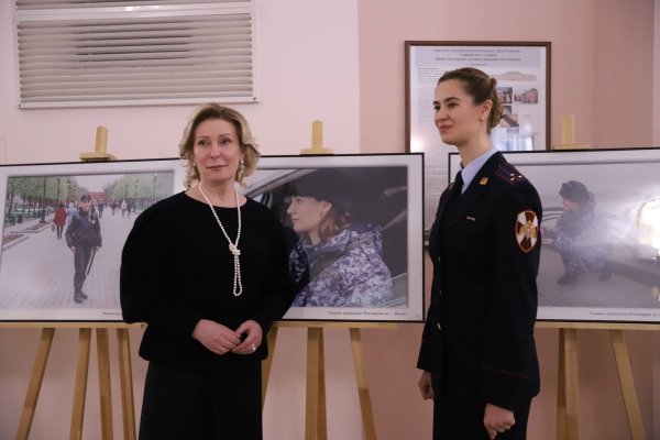 Столичные росгвардейцы приняли участие в фотовыставке «Женщины в погонах»