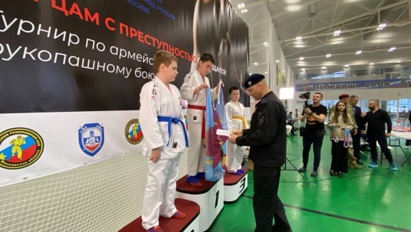 Офицеры СОБР «Столица» приняли участие в церемонии открытия чемпионата по армейскому рукопашному бою