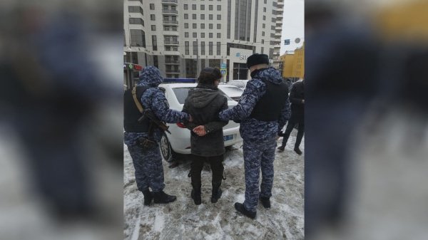 Росгвардейцы задержали "закладчика" особо крупной партии героина в центре столицы