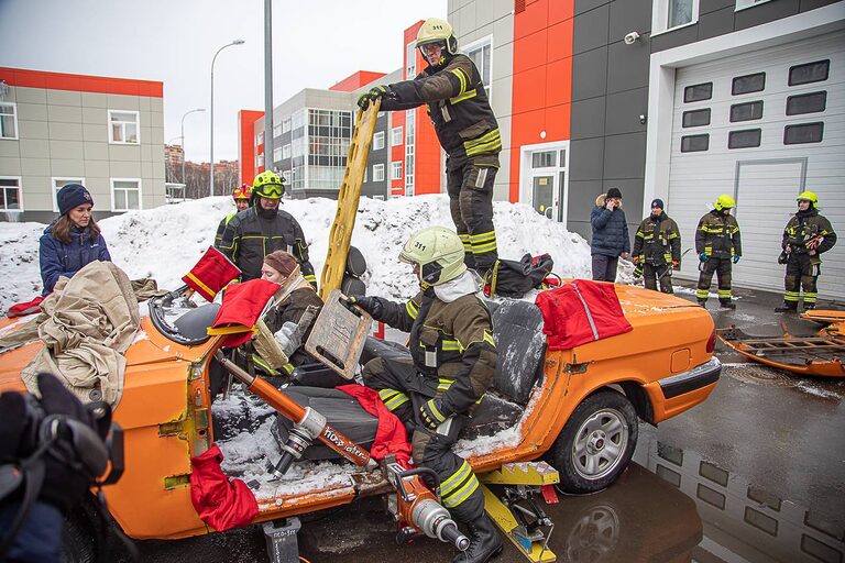 В столичном Пожарно-спасательном центре завершился отборочный этап соревнований по ликвидации последствий ДТП