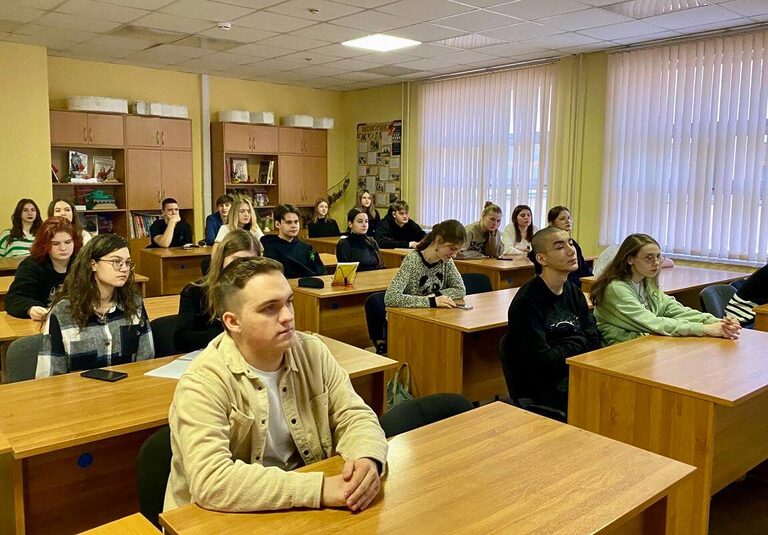 Студенты и преподаватели РЭУ имени Плеханова провели занятия для школьников