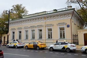 Экскурсию по выставке «Книжная архитектура» организуют в Центре Вознесенского