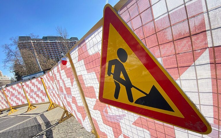 Движение на улице Щипок ограничили в связи с проведением строительных работ