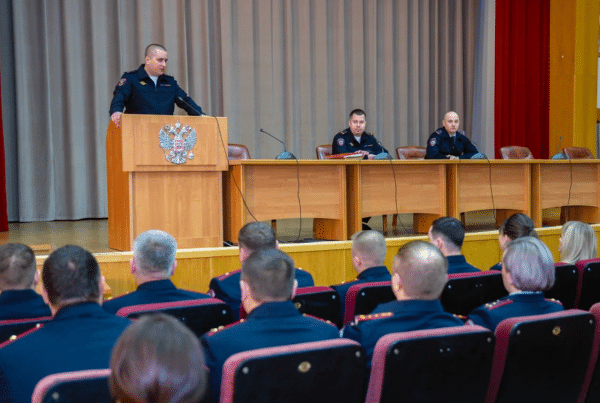 В УВД по ЦАО член Общественного совета Василий Роенко принял участие в торжественном поздравлении участковых уполномоченных полиции