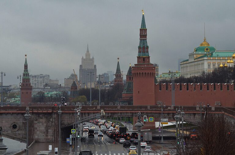 Жителей Москвы предупредили о непогоде 12 апреля